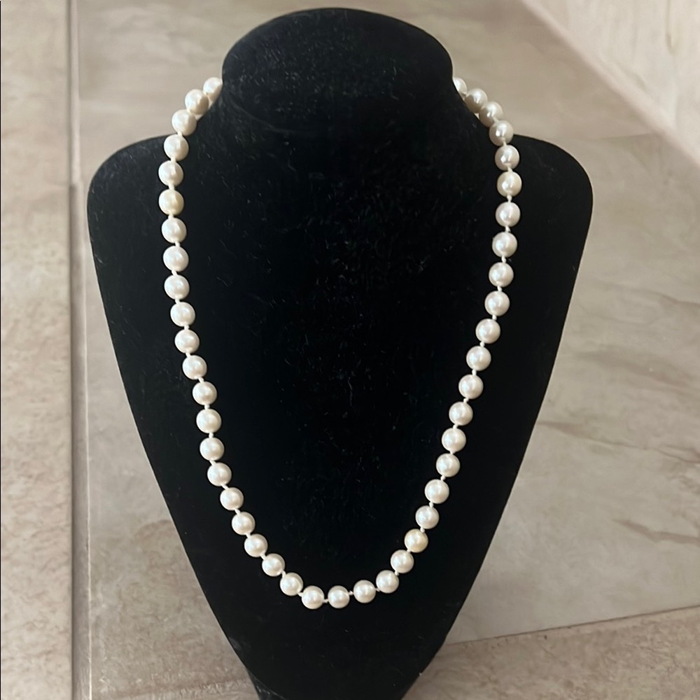 Elegant White Faux Pearl Necklace